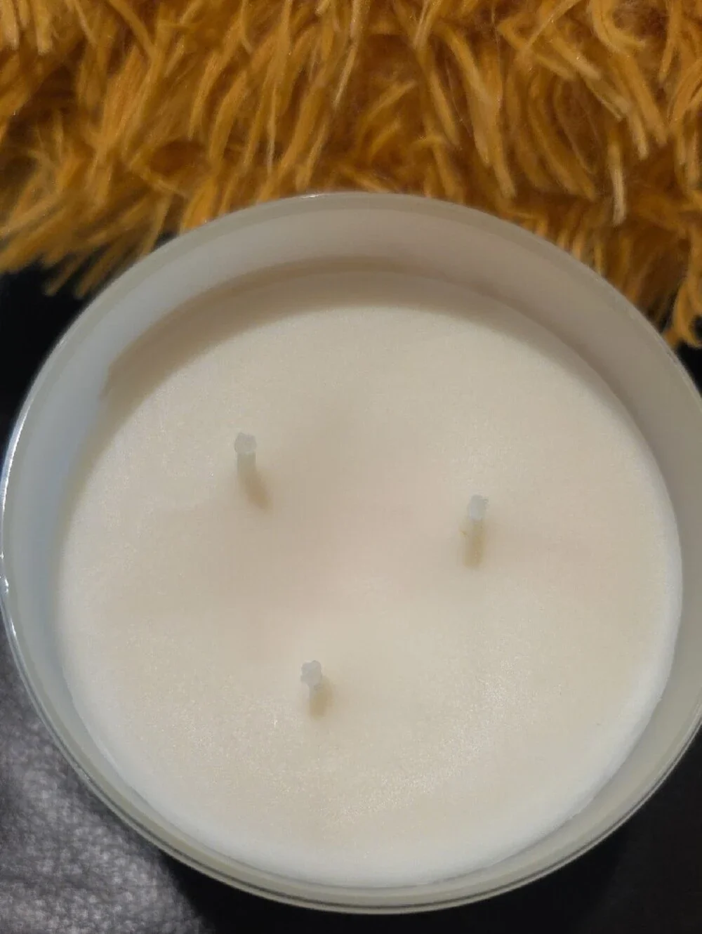 New White Barn Cinnamon Spiced Vanilla Candle - Great For HOLIDAYS!